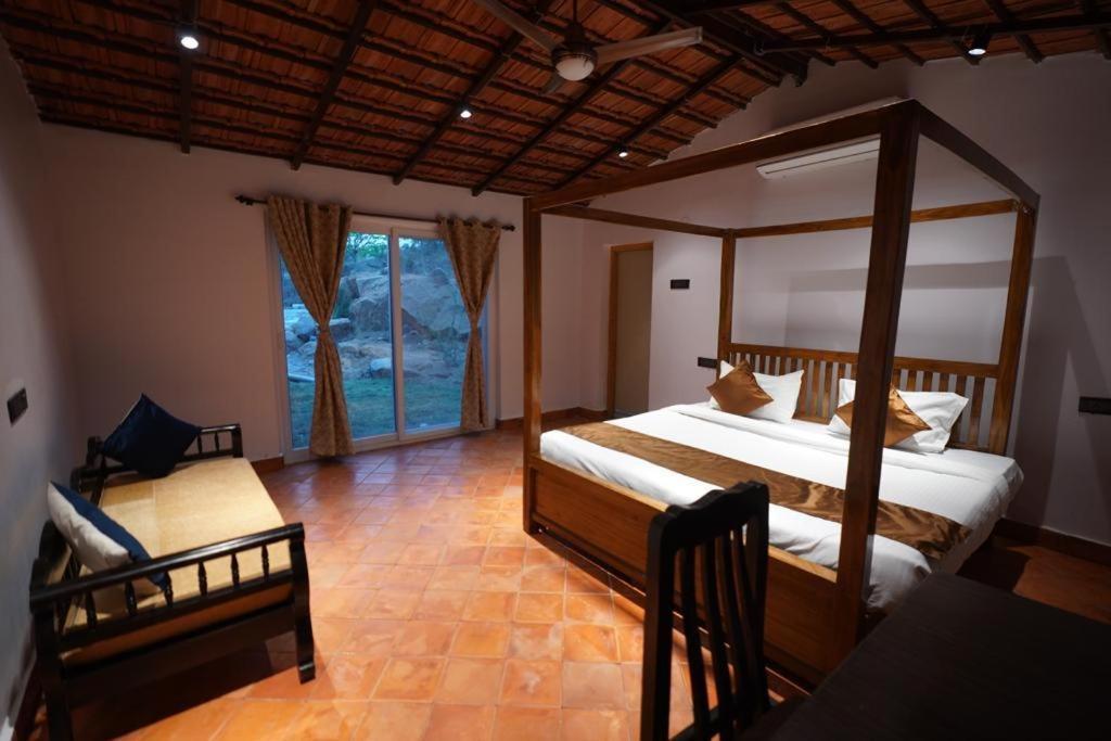 Hotel Rustic Vogue Shamirpet Esterno foto