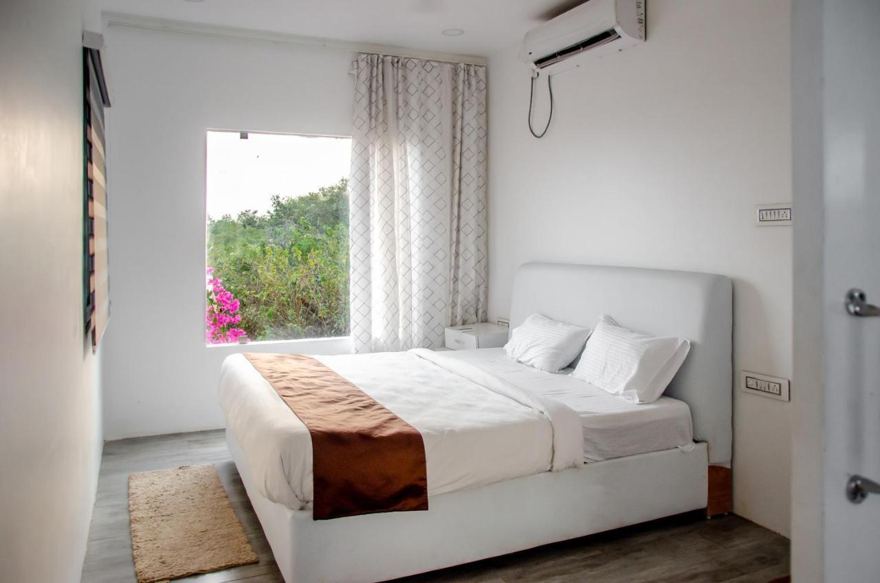 Hotel Rustic Vogue Shamirpet Esterno foto