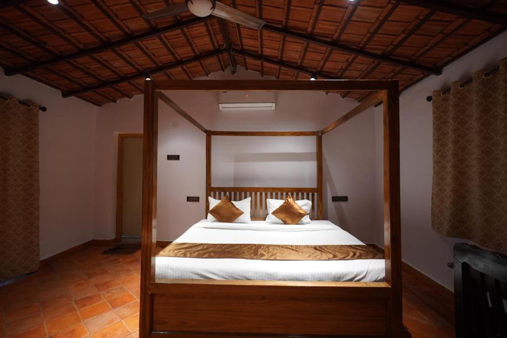 Hotel Rustic Vogue Shamirpet Esterno foto