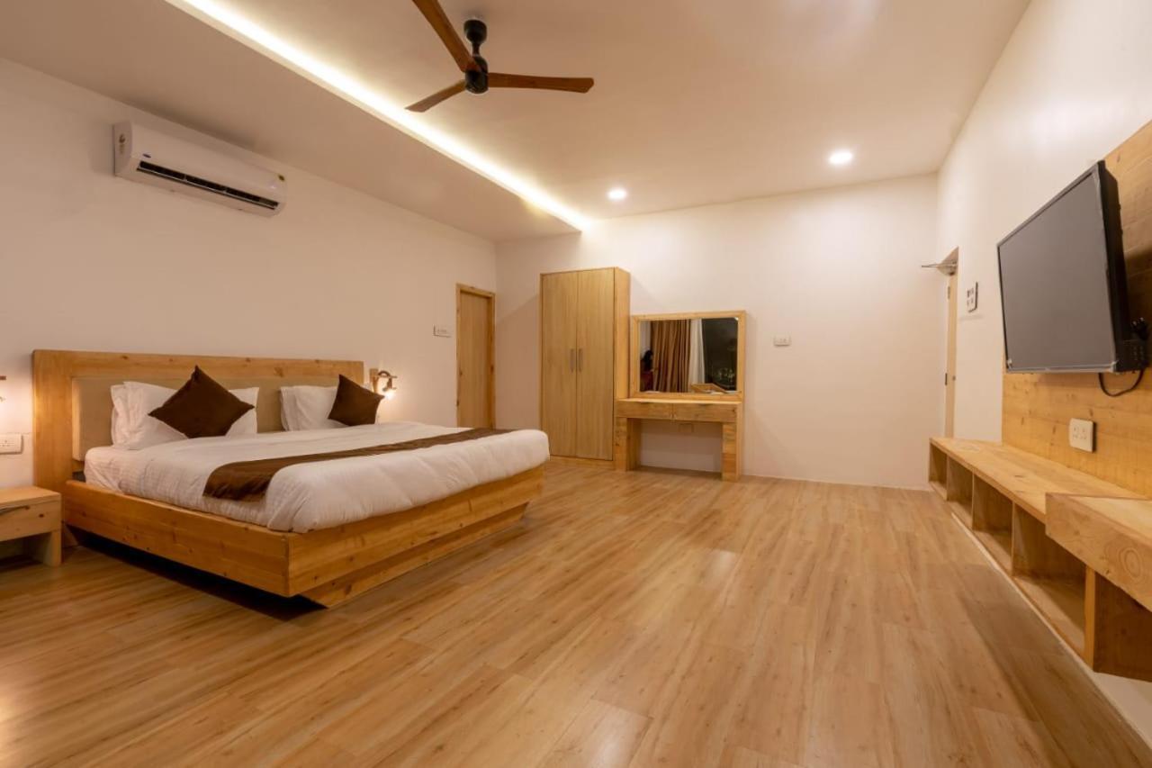 Hotel Rustic Vogue Shamirpet Esterno foto